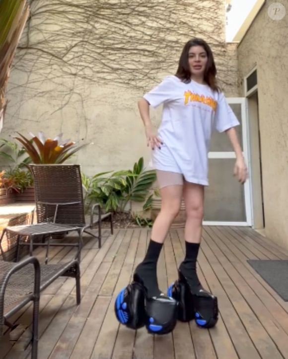 Gkay comprou bota futurista da grife Windowsen, avaliada em R$ 18,6 mil.