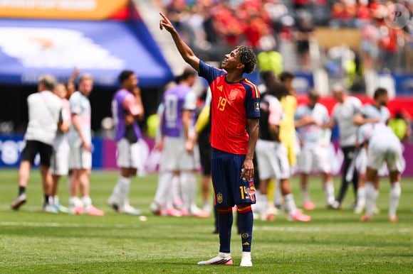 Muito além dos gols, Lamine Yamal inspira uma geração ao provar que o orgulho das próprias raízes pode ser sua maior conquista