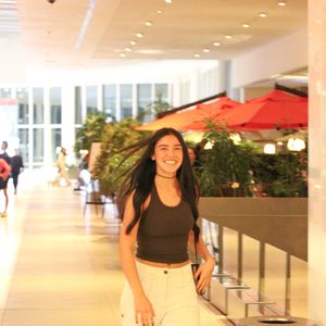 Duda Guerra foi flagrada nesta sexta-feira (9) em shopping da Barra da Tijuca, após termino com Benício Huck