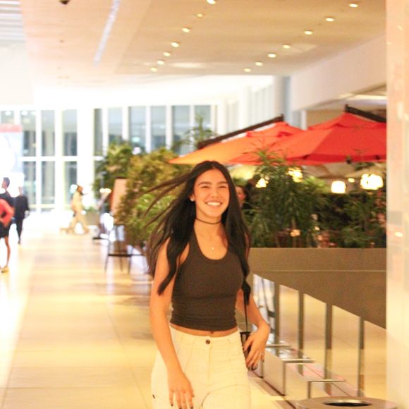 Duda Guerra foi flagrada nesta sexta-feira (9) em shopping da Barra da Tijuca, após termino com Benício Huck
