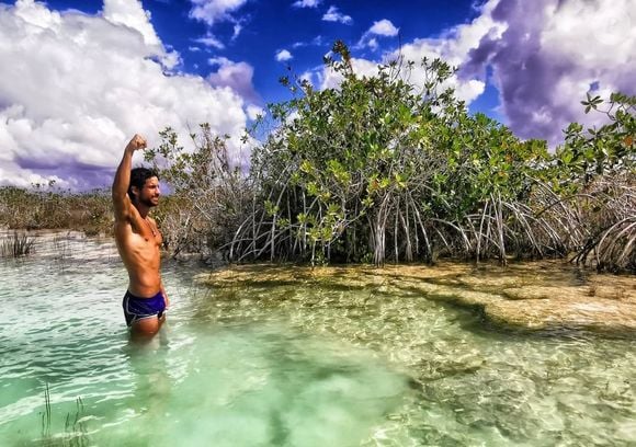 Tanto esporte e determinação fizeram com que o ator desenvolvesse um corpo super definido que rouba a cena na web