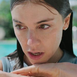 Atriz de 'Dom de Iludir', Alice Wegmann contou que é uma pessoa de muita fé : "tem pessoas com más intenções, mas sou uma pessoa de muita fé, não sou tão ingênua quanto a Maíra".