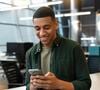 Psicóloga explica o que a foto do WhatsApp pode dizer sobre a forma como queremos ser vistos nas redes sociais