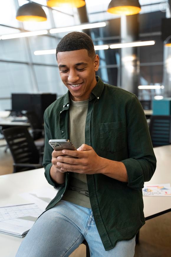 Psicóloga explica o que a foto do WhatsApp pode dizer sobre a forma como queremos ser vistos nas redes sociais