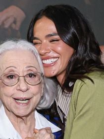 Bruna Marquezine tieta Fernanda Montenegro ao 'colar' consulta médica e noite de cinema com look 'básico' de R$ 17 mil. Fotos!