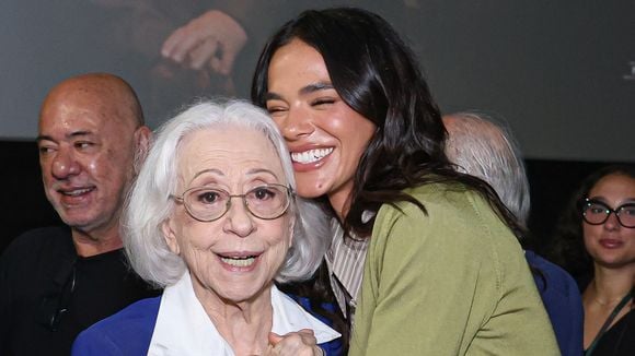 Bruna Marquezine tieta Fernanda Montenegro ao 'colar' consulta médica e noite de cinema com look 'básico' de R$ 17 mil. Fotos!