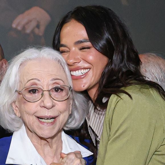 Bruna Marquezine tieta Fernanda Montenegro ao 'colar' consulta médica e noite de cinema com look 'básico' de R$ 17 mil. Fotos!