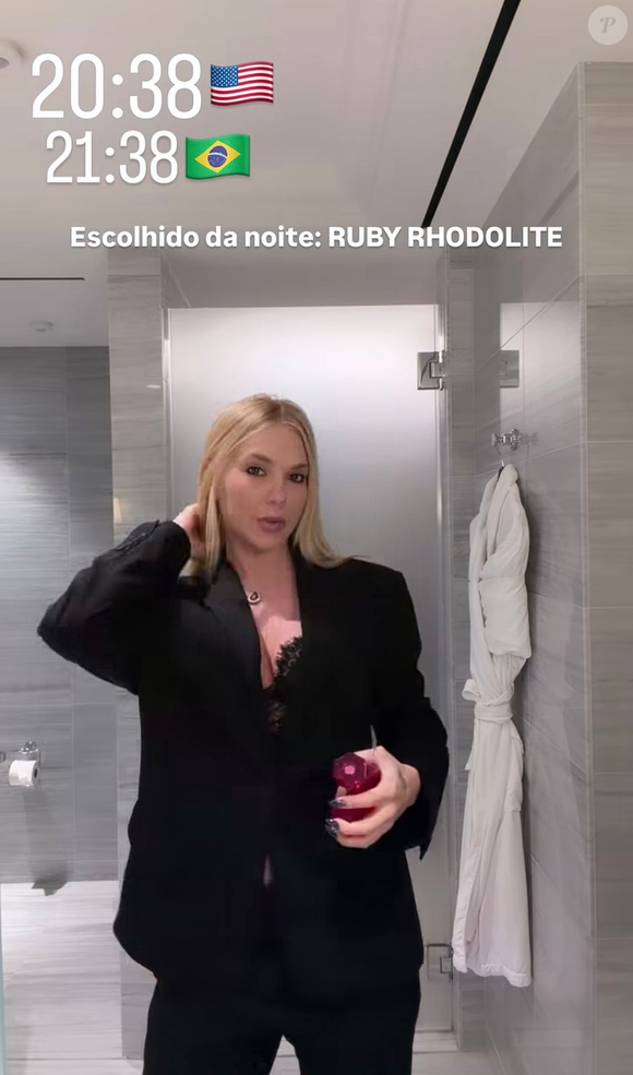 Influenciadora Virginia Fonseca escolhe visual sofisticado com alfaiataria oversized e transparência discreta nos EUA