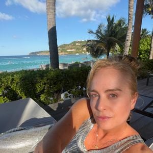 Angélica já revelou não ser adepta de plásticas, mas não perde uma oportunidade de testar os lasers e novas tecnologias do mercado estético, desde que não alterem sua aparência