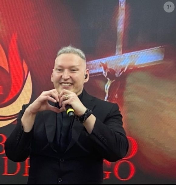 Padre Marcelo serviu ao Exército e, aos 22 anos, concluiu a faculdade de Educação Física, antes de se dedicar integralmente à vida religiosa