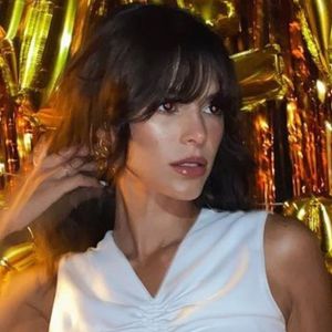 Bruna Marquezine apostou num look de brilhos para comemorar o Réveillon 2025.