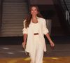 Anitta usou look monocromático cor amarelo manteiga