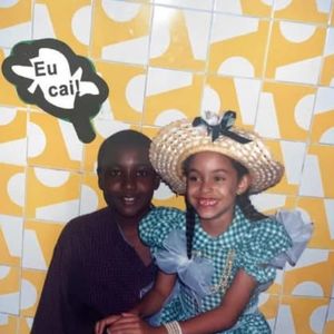 Olha como Sarah Andrade era quando criança! Foto rara foi tirada em uma apresentação de Festa Junina