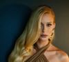 À noite, o momento vira quase um spa: massagens faciais, fórmulas ricas e um tempo só para Marina Ruy Barbosa