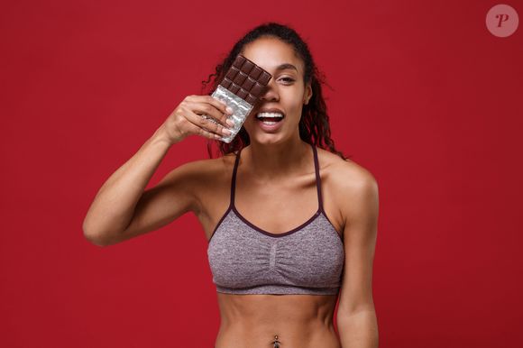 "Quando bem escolhido, pode ser um aliado da saúde, não um vilão. É possível incluí-lo em uma alimentação equilibrada, principalmente se optarmos por versões com maior teor de cacau e menos açúcar", explica a nutricionista