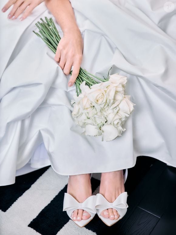 Além da decoração, o branco também ganhou destaque no buquê de Ana Hickmann, que escolheu um arranjo composto exclusivamente por rosas brancas para o casamento com Edu Guedes