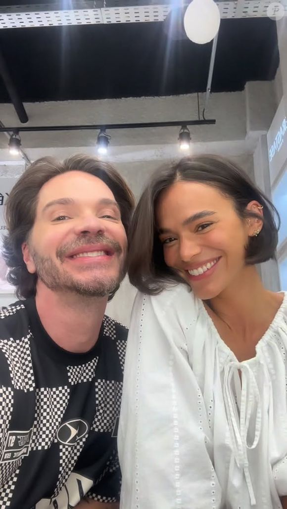 Bruna Marquezine cortou o cabelo com o hairstylist Tiago Parente