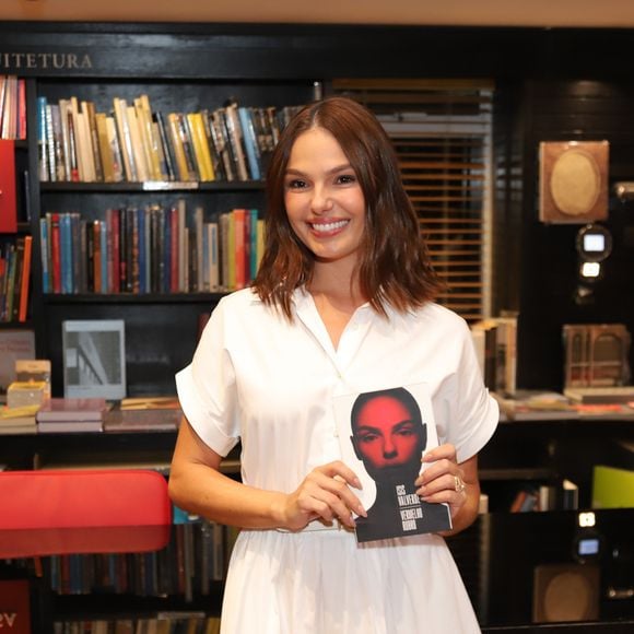 Isis Valverde sobre Framboesa de Ouro: ‘O prêmio-paródia é famoso pelo humor e pela sátira, e eu só consigo levar na brincadeira’