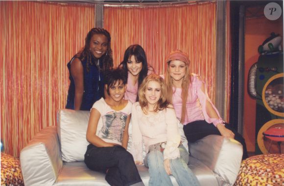Fantine em foto da época do grupo Rouge no começo dos anos 2000