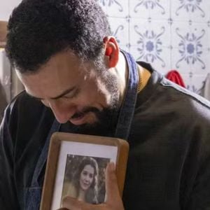 Para o filósofo Francesc Torralba, a decisão de ter filhos não deve ser tratada como uma obrigação social. Em reflexão divulgada pelo Ok Diario, o especialista questionou os julgamentos direcionados a quem prefere não ter descendentes e afirmou: 'É muito fácil chamar de egoístas aqueles que querem ser felizes e, por isso, não vão ter filhos'