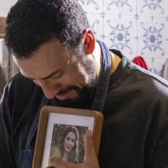 Para o filósofo Francesc Torralba, a decisão de ter filhos não deve ser tratada como uma obrigação social. Em reflexão divulgada pelo Ok Diario, o especialista questionou os julgamentos direcionados a quem prefere não ter descendentes e afirmou: 'É muito fácil chamar de egoístas aqueles que querem ser felizes e, por isso, não vão ter filhos'