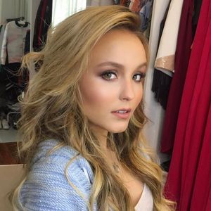 Larissa Manoela loira: em 2016, a então adolescente do momento causava com os fios claros, em um ar mais jovial