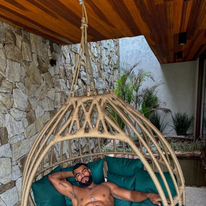 Rikardo Negro -  participante da Casa de Vidro do BBB: Ele ficou conhecido por participar da Casa de Vidro do Big Brother Brasil, mas não chegou a entrar oficialmente na casa principal. Agora ganha uma nova oportunidade em um reality da RecorD