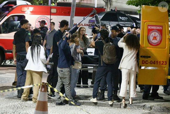 Cena da morte de Odete Roitman em Vale Tudo é gravada em frente ao Copacabana Palace no Rio de Janeiro