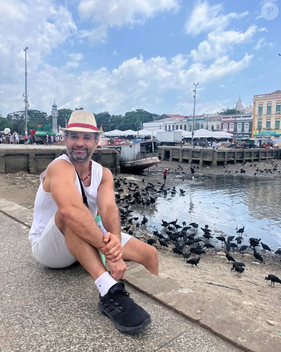 Daniel Ávila trabalha como dublador, função que também desempenha desde a infância. Atualmente, ministra oficinas de dublagem online ou presencialmente