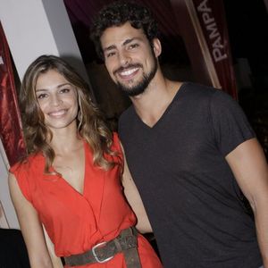 Cauã Reymond admitiu ciúme por causa de roupa escolhida por Grazi Massafera: 'Mas não a fiz trocar'