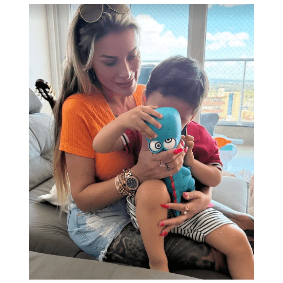 Andressa Urach também é mãe de um menino de 3 anos, cuja guarda permanece com o pai