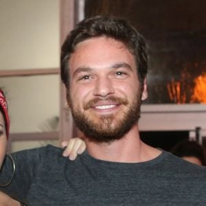 Emílio Dantas cantou 'Sal na Pele' e Fabiula Nascimento dançou com elenco, em 5 de novembro de 2018