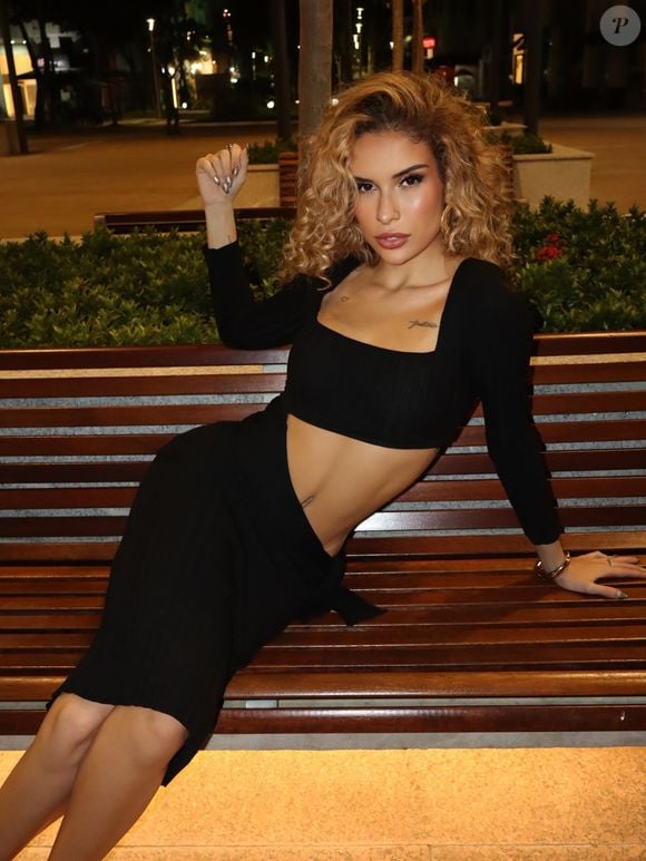 Stephanie Gomes já teria assinado o contrato com a Record TV, segundo o portal LeoDias
