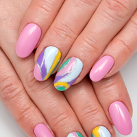 Você não vai querer procurar outro tipo de nail art para o Lollapalooza depois de descobrir esta dica incrível para ter unhas lindas e criativas