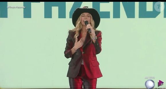 Adriane Galisteu retorna em setembro para 'A Fazenda 17', mas o fracasso do 'Power Couple 7' acende alerta na Record sobre a força da apresentadora frente à crise dos realities