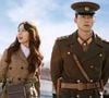 O dorama 'Pousando no Amor' narra a épica história de amor entre Yoon Se-ri, uma empresária sul-coreana que acidentalmente "pousa" na Coreia do Norte, e Ri Jeong-hyeok, um oficial do exército norte-coreano.