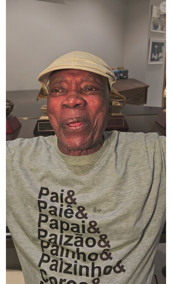 Milton Nascimento não foi convidado a se sentar nas mesas da premiação