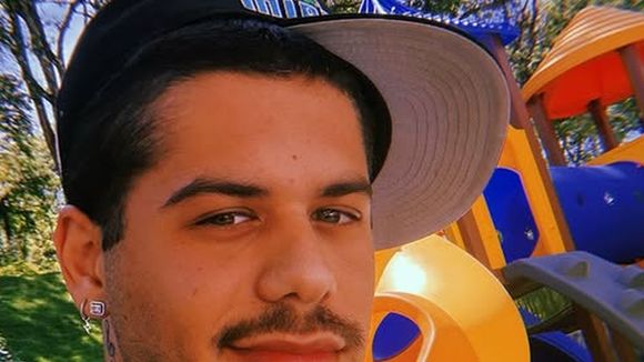 'Vergonha, véi': Zé Felipe reaparece após madrugada polêmica no Instagram e explica reação inusitada à derrota do Brasil