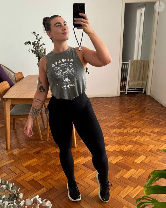 "O fato de ver os dentes que não são meus, naquela boca que não é minha, me ouvindo falar algo que é absurdo, me fez pensar 'meu Deus, eu posso realmente ser vítima de algo muito pior'", desabafou a influenciadora