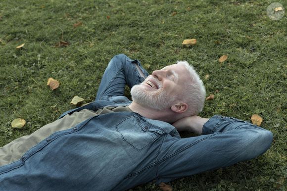 Psicologia aponta ainda dificuldade para pessoas crescidas na classe média baixa nos anos 1970 em desfrutarem conquistas, deixando para depois suas vontades