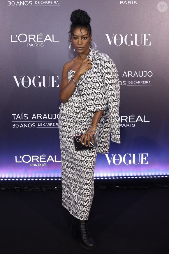 Jeniffer Dias marcou presença na festa de 30 anos de carreira de Taís Araújo