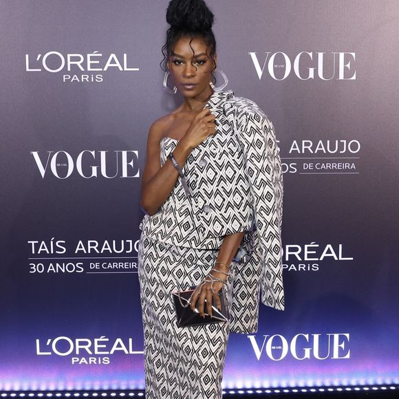 Jeniffer Dias marcou presença na festa de 30 anos de carreira de Taís Araújo