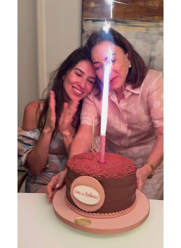 Filha de Silvio Santos, Rebeca Abravanel fez 45 anos em 23 de dezembro de 2025 ao lado da mãe, Iris Abravanel