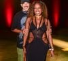 Iza exibiu o corpo cheio de curvas em um vestido ousado