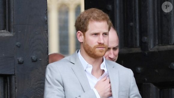 Processada por Príncipe Harry, a Associated Newspapers justifica que as informações foram obtidas através de fontes, inclusive, de Charlotte Griffiths