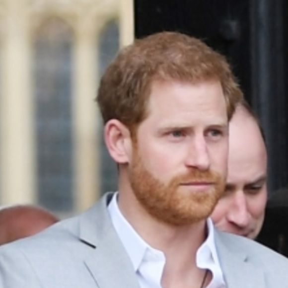 Processada por Príncipe Harry, a Associated Newspapers justifica que as informações foram obtidas através de fontes, inclusive, de Charlotte Griffiths