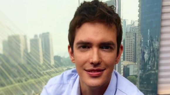 Colunista de esporte do 'Mais Você', Alessandro Jodar leva mulher, grávida pela 1ª vez, ao The Town 2025, em aparição rara. Veja fotos do casal!