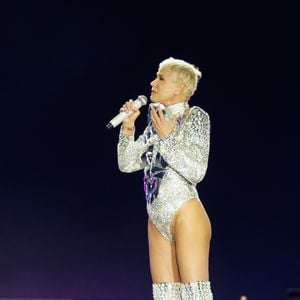 Xuxa avisou que vai continuar sim mostrando sua virilha nos shows