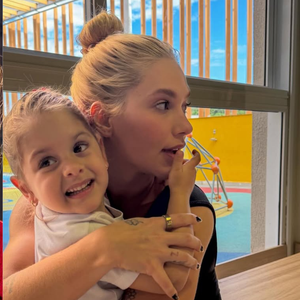 Mães têm um filho favorito? Virgínia revela dificuldade com Maria Flor e relembra trauma da infância: 'Achei que minha mãe gostava mais do meu irmão'