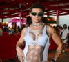 Silvero Pereira apostou em um look divertido para os Ensaios da Anitta
